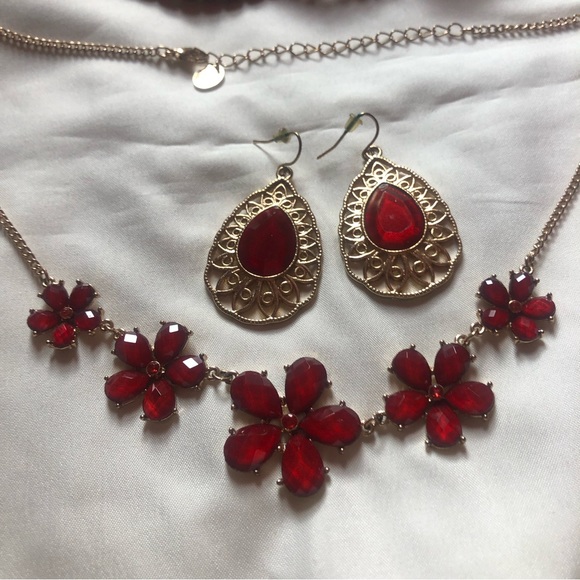 3 for $20 ❤️Claire’s Red Gold Jewelry Set - Picture 2 of 5